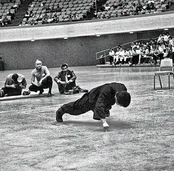 Bruce Lee’s doing a two-finger push-up, 1964